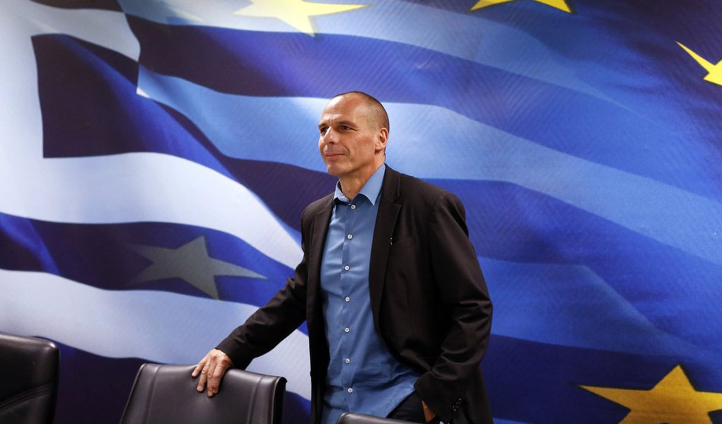 O ministro da Fazenda grego, Yanis Varoufakis, confirmou nesta terça-feira 30 que a Grécia não vai reembolsar o empréstimo de cerca de 1,6 bilhão de euros ao Fundo Monetário Internacional; questionado por jornalistas se o país faria o pagamento, ele respondeu: "Não", antes de entrar no ministério