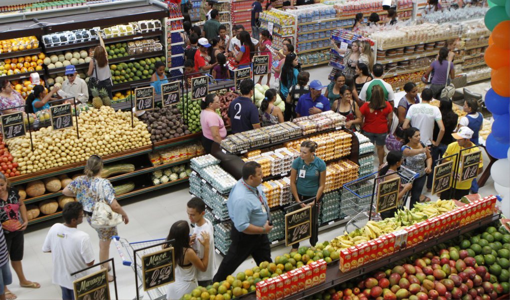 De acordo a associação do setor, a Abras, as vendas reais dos supermercados tiveram alta de 0,34% no Brasil em maio na comparação com o mesmo mês de 2014; em valores nominais, as vendas tiveram alta de 8,84% ano contra ano, e queda de 1,81% na comparação com o mês anterior; já no acumulado do ano houve alta nominal de 8,55%