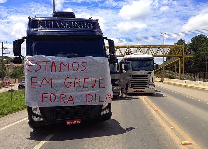 Resta saber se os que se dizem caminhoneiros, militantes do “Fora Dilma”, têm RNTRC – Registro Nacional do Transporte Rodoviário de Cargas. Em outros palavras, se são caminhoneiros mesmo…