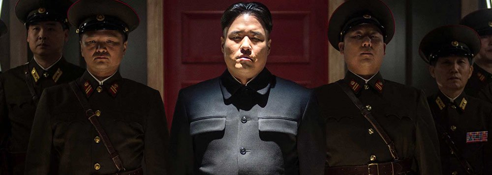 Cineastas e atores de Hollywood expressaram indignação na quarta-feira após a Sony Pictures ter cancelado o lançamento da comédia "A Entrevista", que faz paródia com a Coreia do Norte, por causa de ameaças feitas por hackers que recentemente lançaram um grande ciberataque contra a companhia