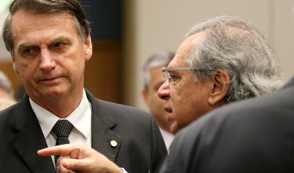 Após levar 'um pito' de Bolsonaro, Guedes cancela agenda pública