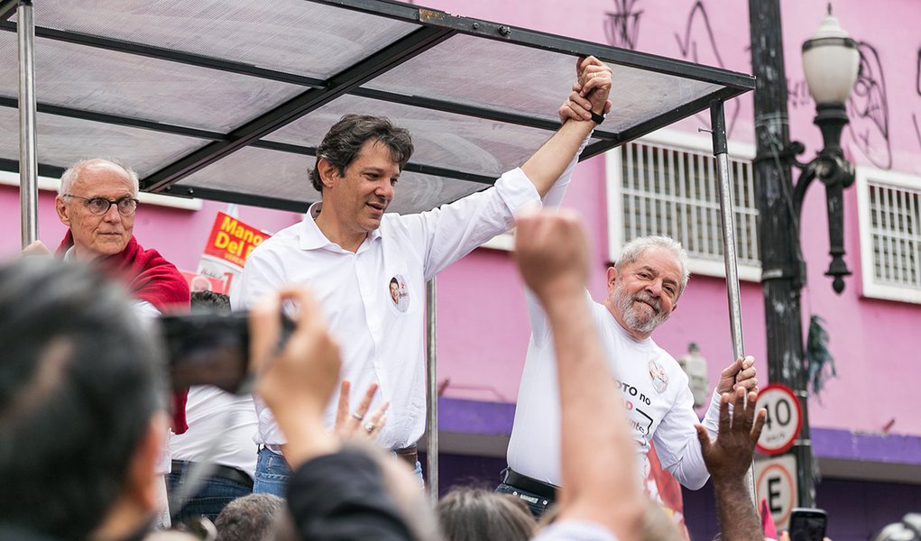 Datafolha: se barrarem Lula, Haddad pode ter de 31% a 49%