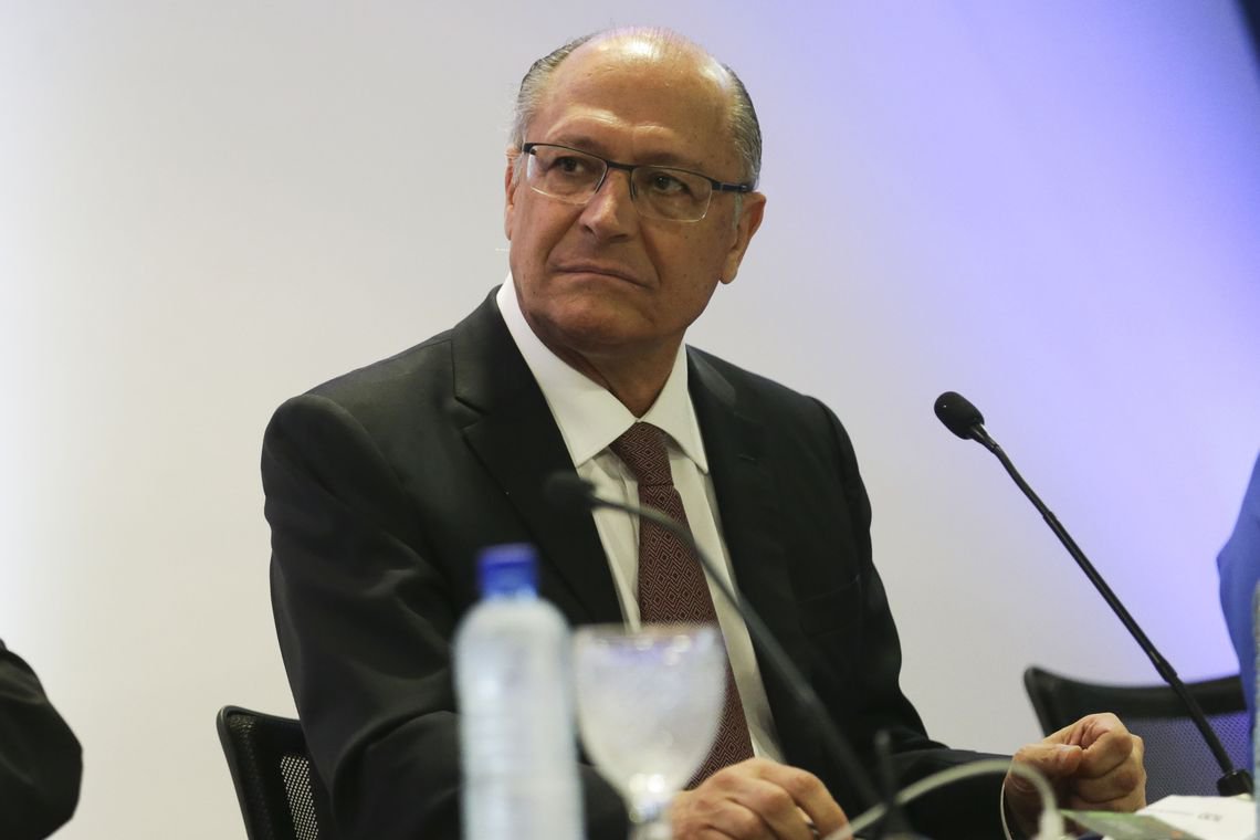 Equipe de Alckmin está dividida sobre atacar Haddad ou Bolsonaro