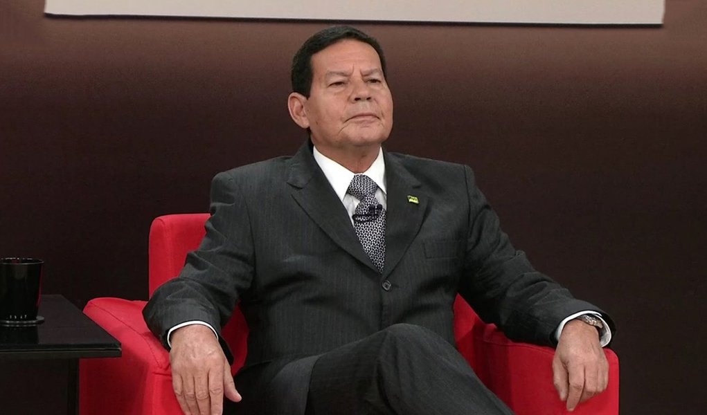 Cirurgia de Bolsonaro fará Mourão assumir o poder logo após a posse