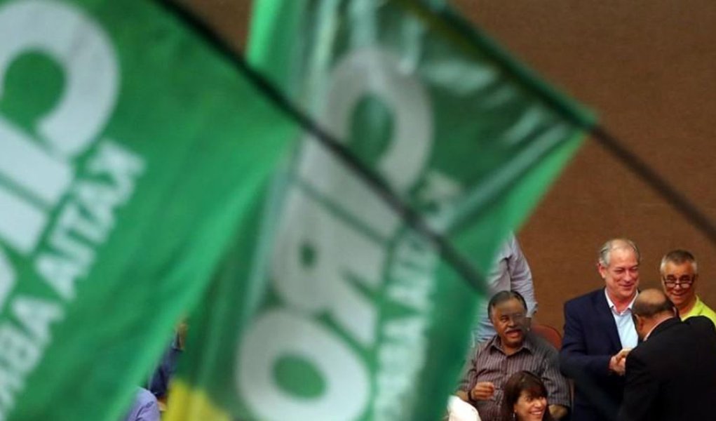 Ciro chama de fascista proposta de economista de Bolsonaro sobre IR
