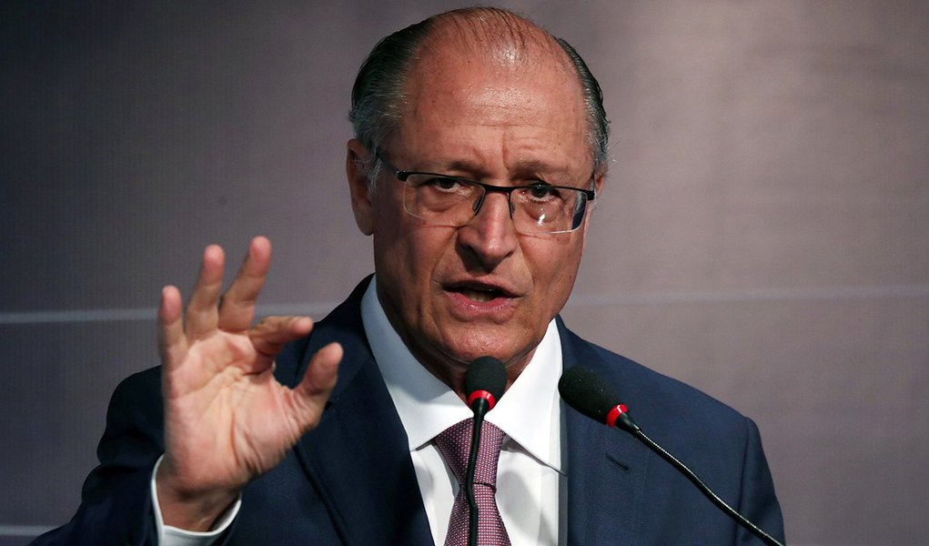 Alckmin diz que concorda com carta de FHC, mas que não vai procurar candidatos