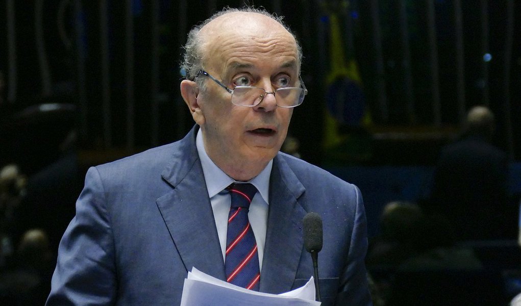 Serra instruiu diplomatas a mentir sobre golpe contra Dilma
