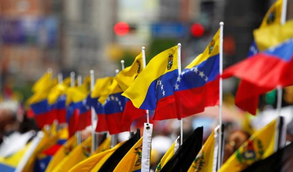Reforçar o apoio à luta do povo venezuelano contra a ingerência