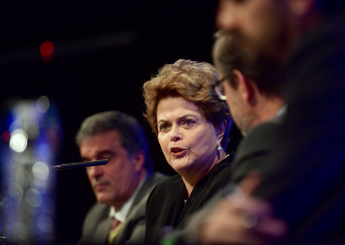 Dilma lança documentário sobre golpe que a derrubou da presidência