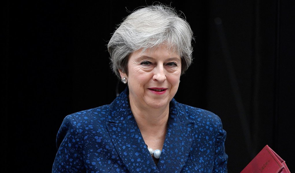 Theresa May tenta acalmar Parlamento e diz que acordo sobre Brexit está próximo