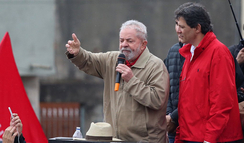 Na pesquisa do mercado, Lula não para de subir e Haddad encosta em Bolsonaro