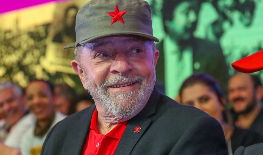 Lula manda recado: o Brasil ainda vai voltar a ser feliz