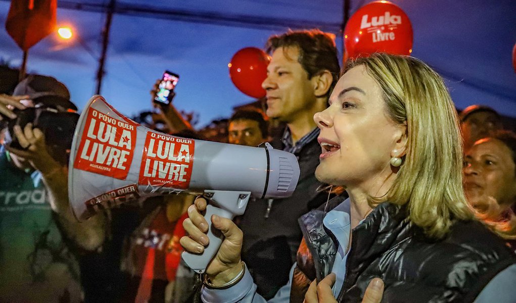 Nem na ditadura: juíza decide quem pode ou não atuar na defesa de Lula e bane Gleisi 
