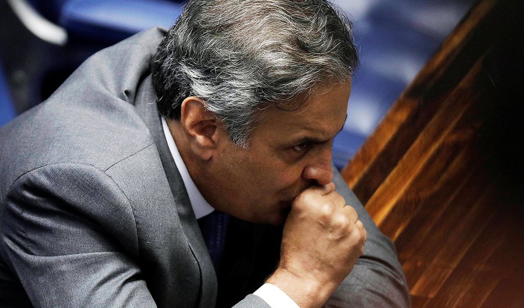 Aécio começa a se tornar um peso para o PSDB