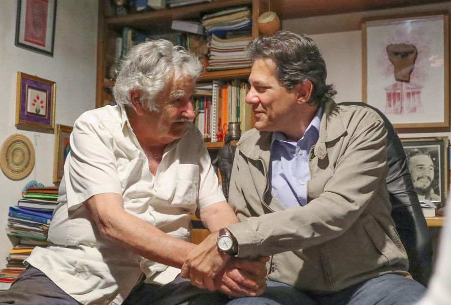 Haddad visita Mujica em Montevidéu por Lula Livre
