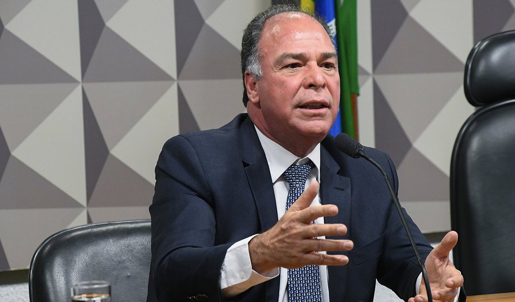 Bolsonaro escolhe Fernando Bezerra para liderança no Senado