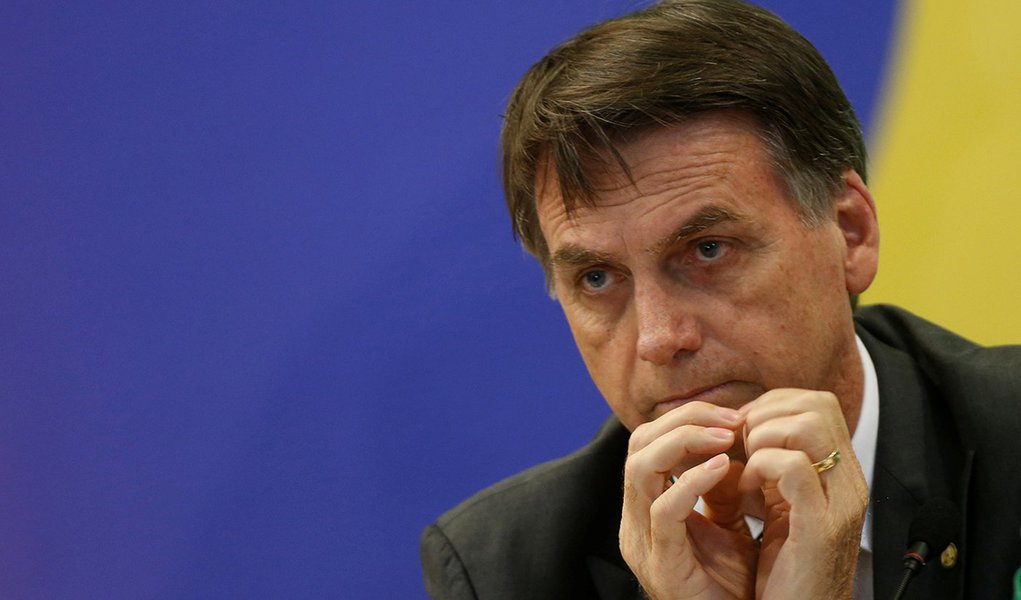Bolsonaro leva pastor para orar no TSE e constrange ministros