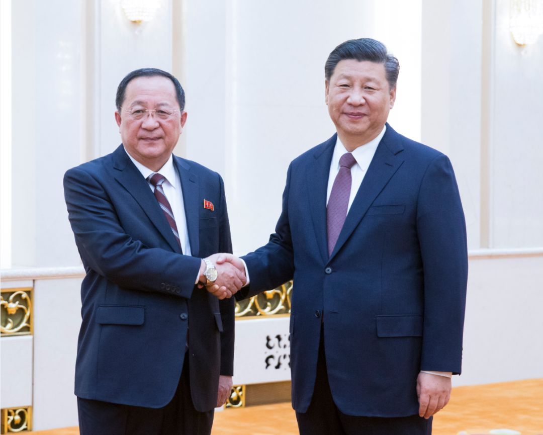 Xi Jinping prestigia Coreia do Norte e recebe seu chanceler
