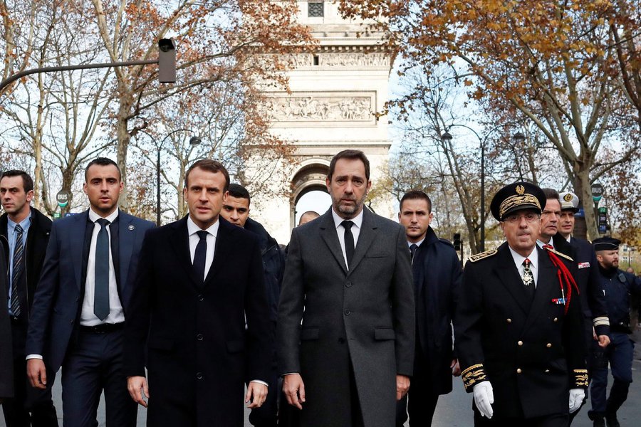 Macron convoca sindicatos e patronal para tratar crise dos coletes amarelos
