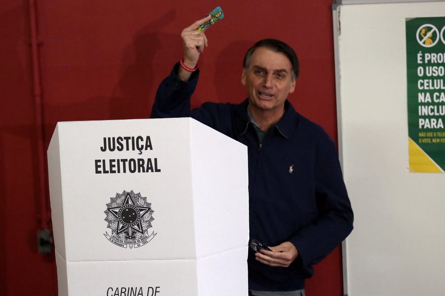 Bolsonaro quer mudar sistema eleitoral para evitar volta do PT