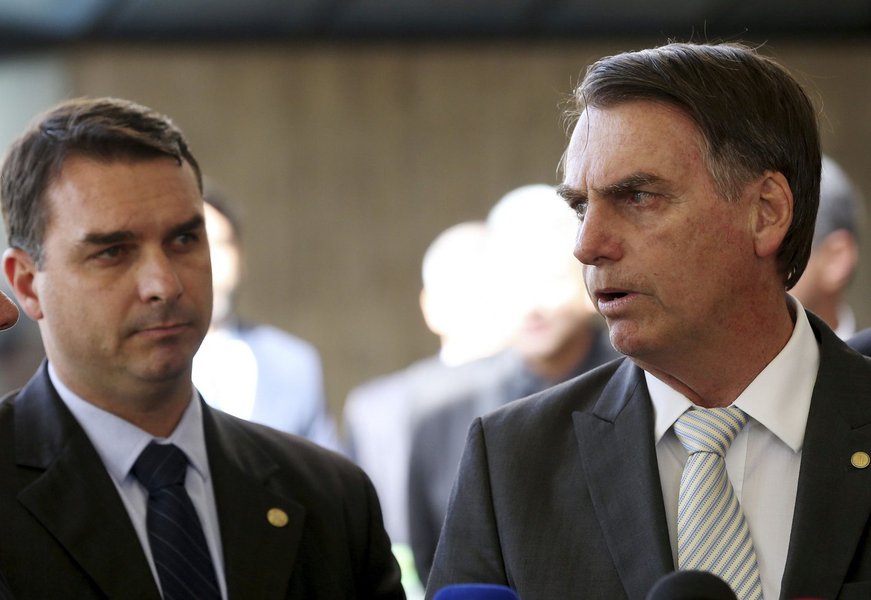 Flávio Bolsonaro: vazamento sobre ex-assessor visa atingir futuro governo