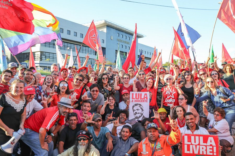 Lula chama militância para tomar as ruas no dia 10