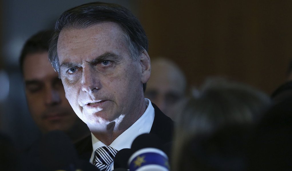 Mira dos Bolsonaro aponta para Globo