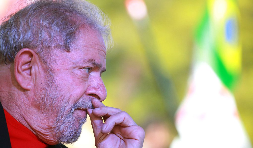 'Lula é mais que um preso político, é um refém', diz Greenhalgh