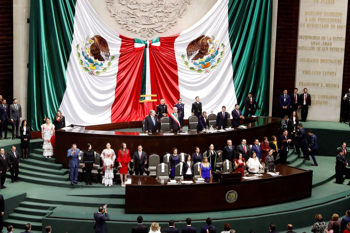 "Neoliberalismo é sinônimo de corrupção", diz Obrador na posse no México