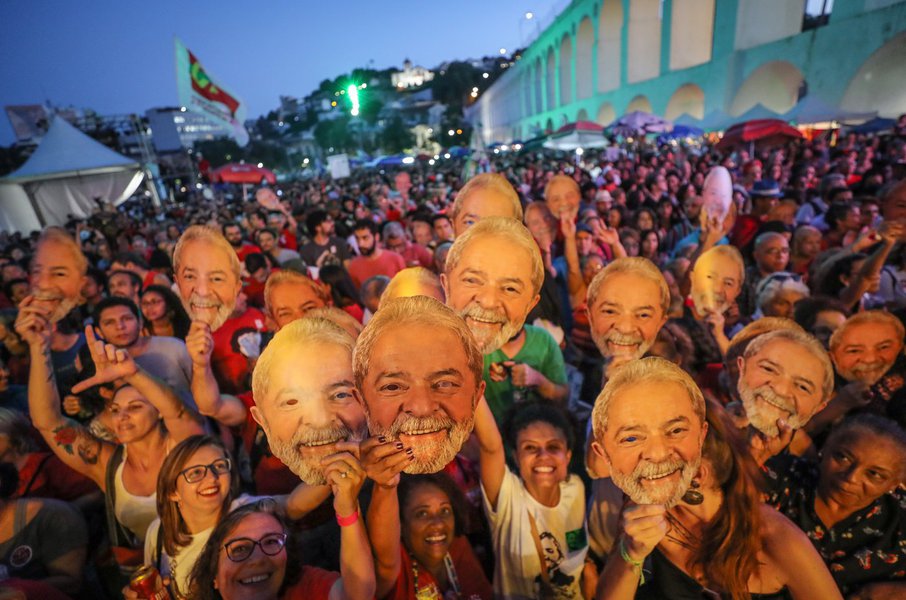 Lula sobe para 100%
