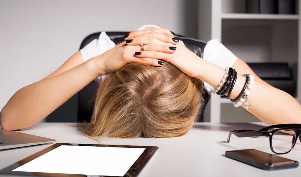 Crise afeta saúde mental e eleva número de pedidos de afastamento do trabalho