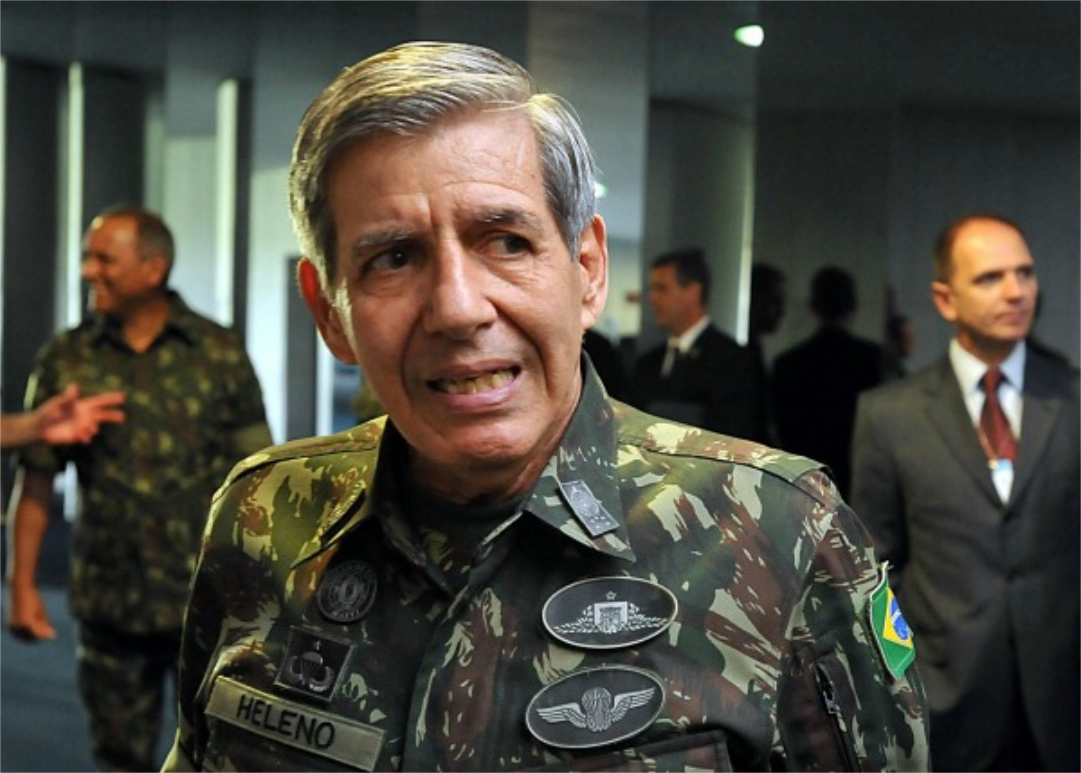 General Heleno foi condenado por contratos irregulares de R$ 22 milhões