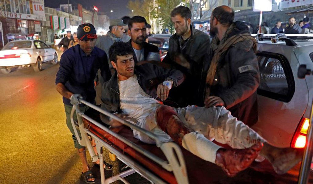 Atentado terrorista deixa pelo menos 50 mortos no Afeganistão