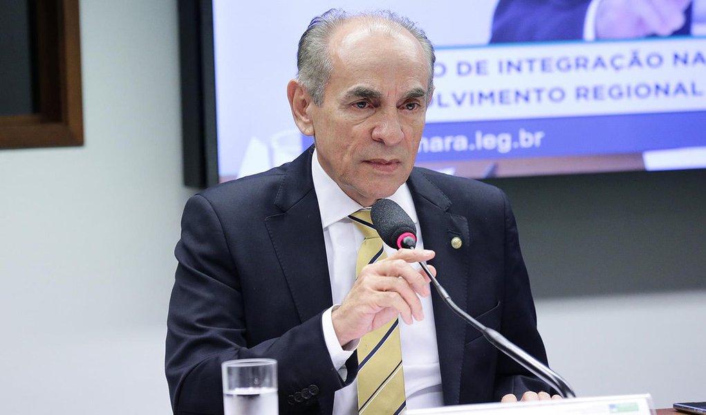 Senador eleito anuncia oposição a Bolsonaro