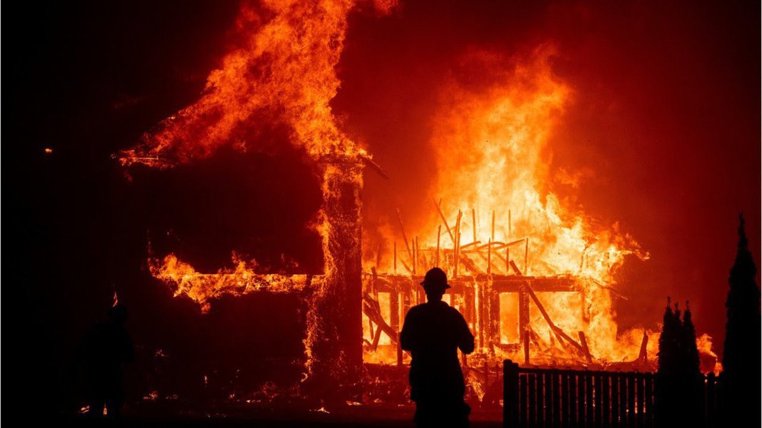 Mais de mil estão desaparecidos em incêndio florestal dos EUA