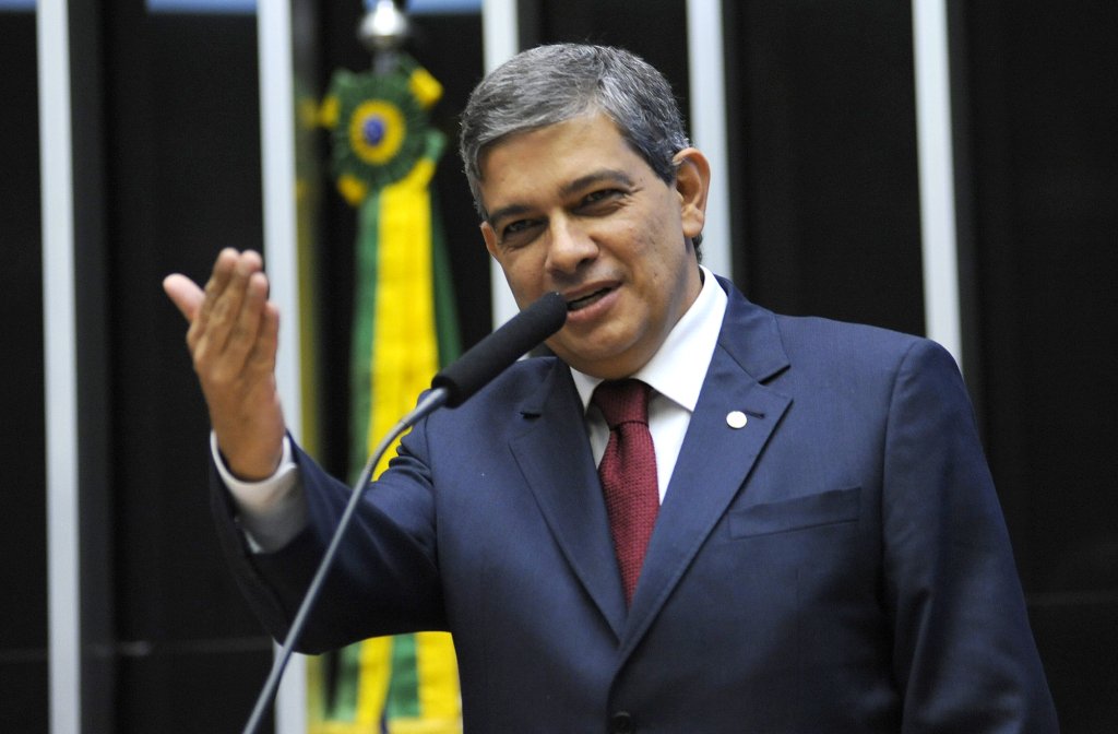 Secretário-geral do PSDB propõe fusão com outras siglas