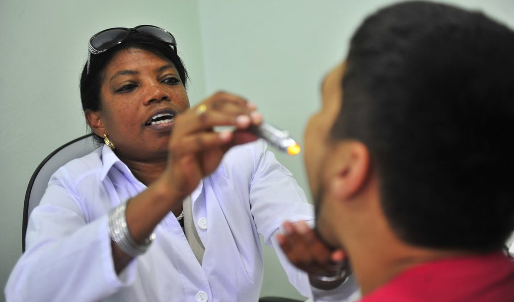 Saída de cubanos do Mais Médicos deixa 611 cidades sem atendimento