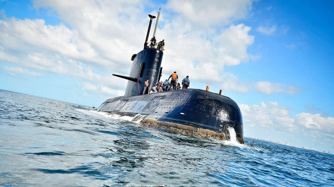 Submarino argentino é encontrado parcialmente “implodido” após um ano de buscas