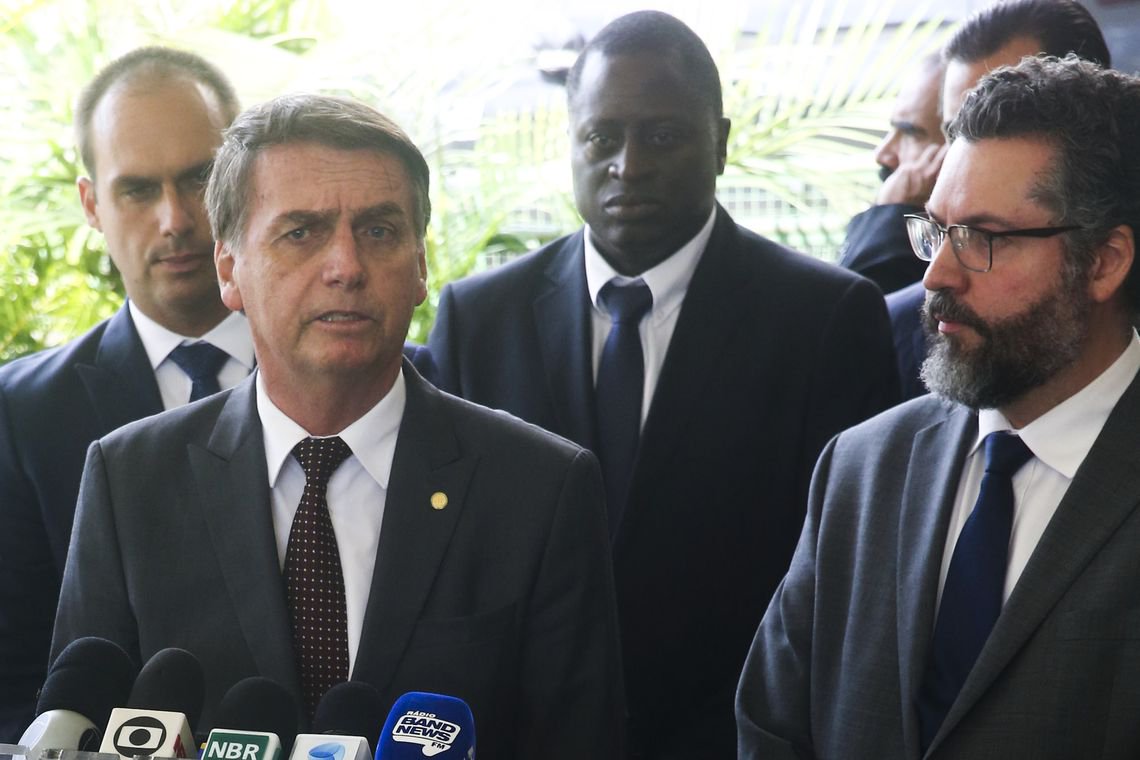 Chanceler foi indicação de Olavo de Carvalho a Eduardo Bolsonaro