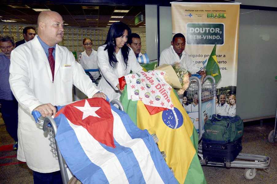 Bancada do PT paulista repudia ataques a médicos cubanos