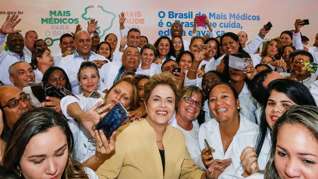Dilma: Bolsonaro deixará população mais pobre desassistida