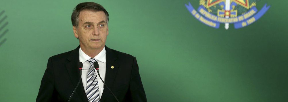 Após dizer que expulsaria cubanos, Bolsonaro diz que manterá Mais Médicos