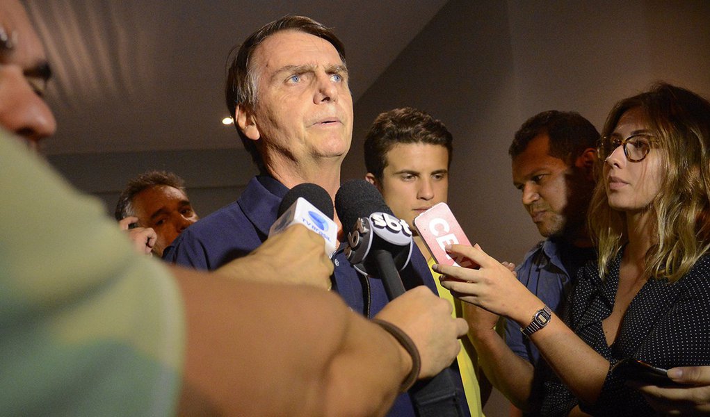 Primeiro discurso de Bolsonaro como presidente choca jornalistas pela precariedade