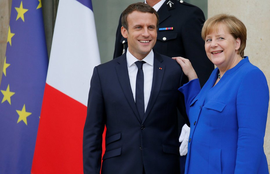 Macron pressiona Merkel e exige refundação da Europa contra risco de caos