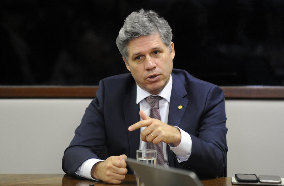 Teixeira: Bolsonaro prega terror contra o meio acadêmico