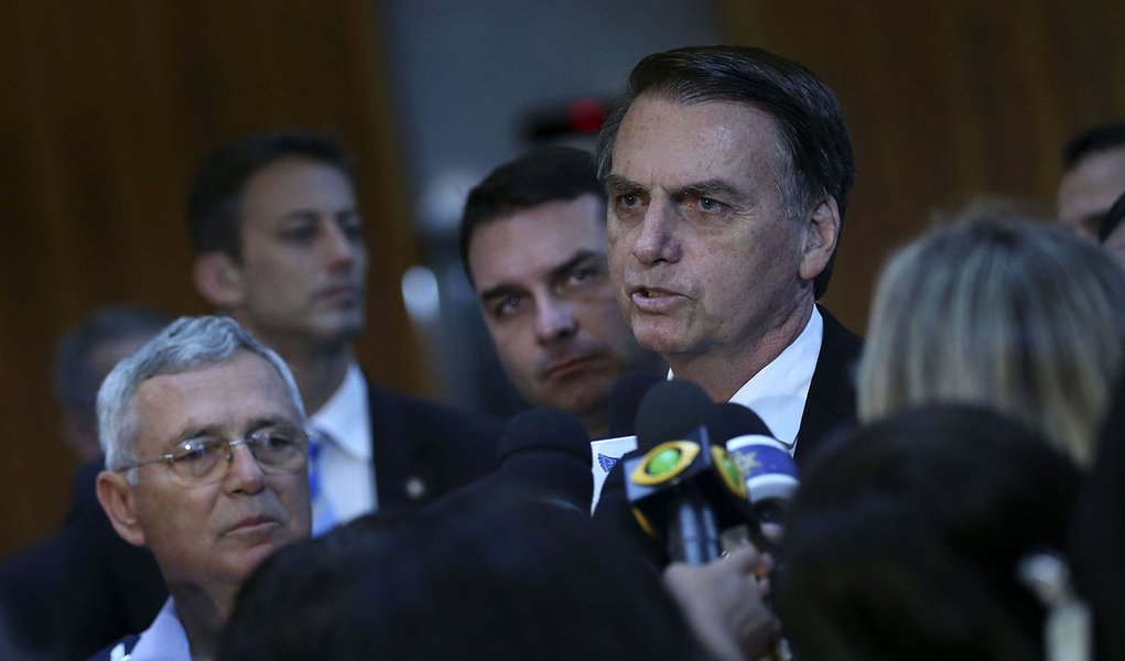 Bolsonaro contradiz seus assessores e implode reforma da Previdência