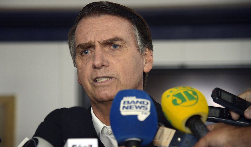 TSE manda UNE retirar da internet páginas que mencionam Bolsonaro