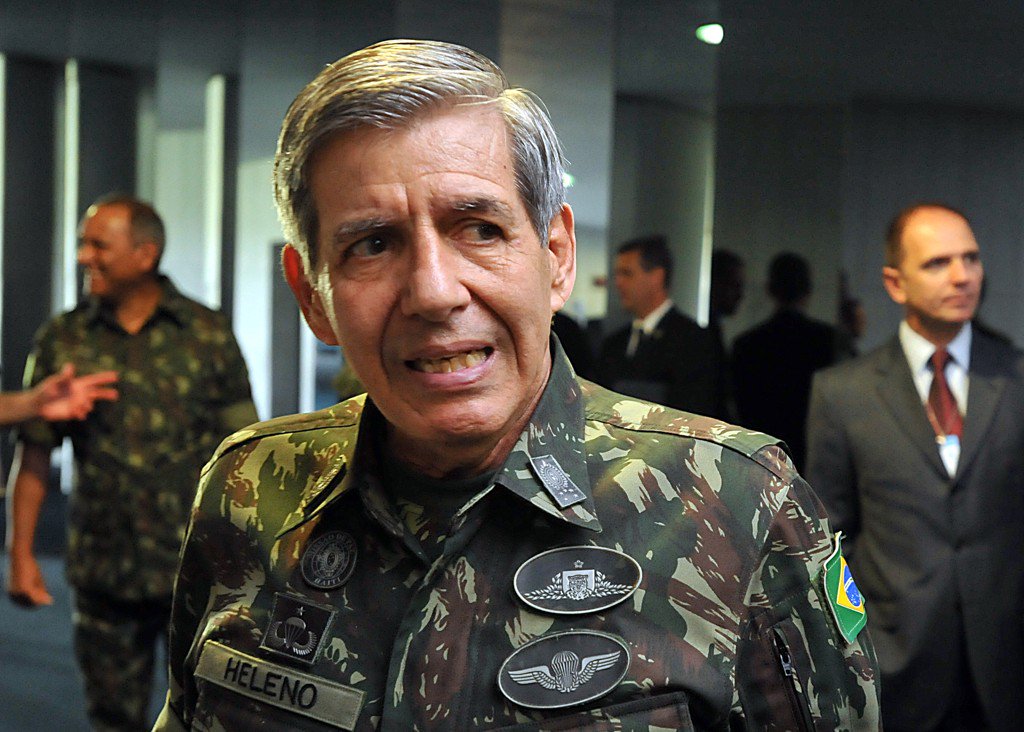 General Heleno diz que inteligência descobriu plano de atentado contra Bolsonaro