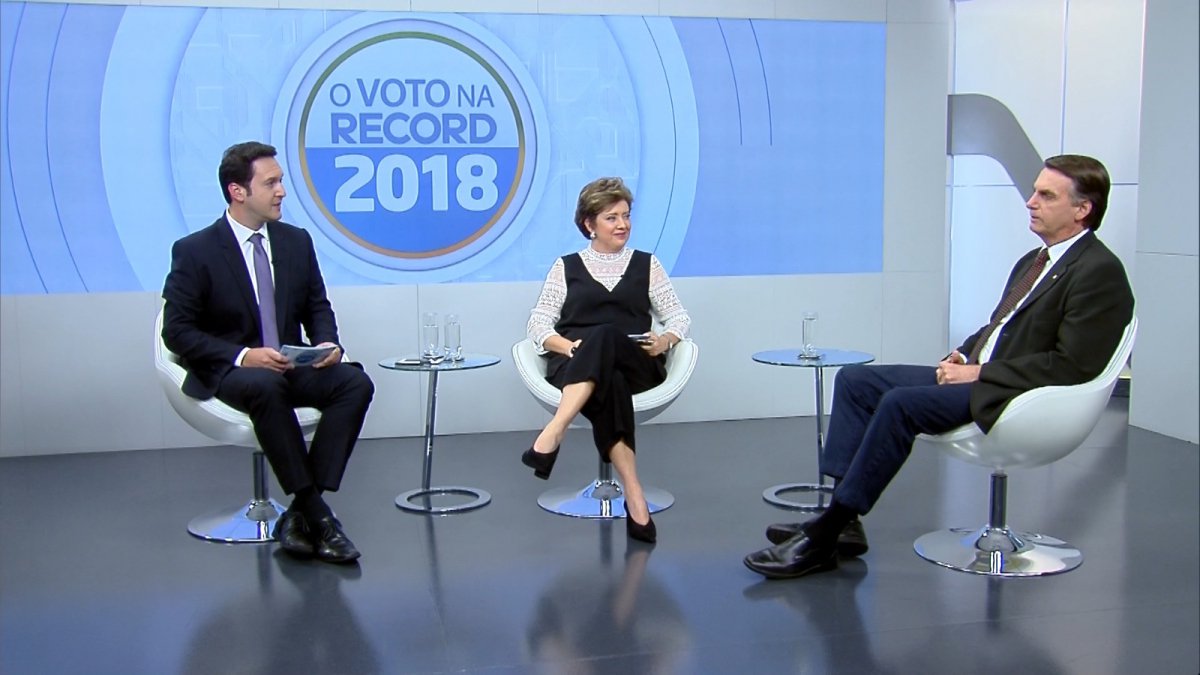 Bolsonaro ignora Globo e dá primeira entrevista para a Record
