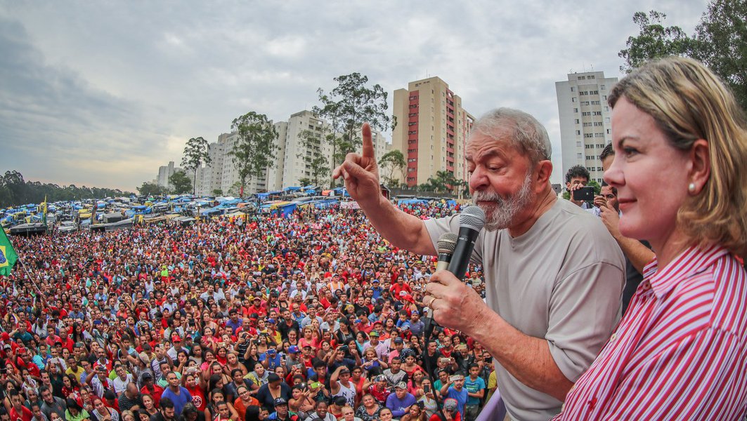 Lula sobre fake news: 'estão fazendo um engodo com o povo brasileiro'